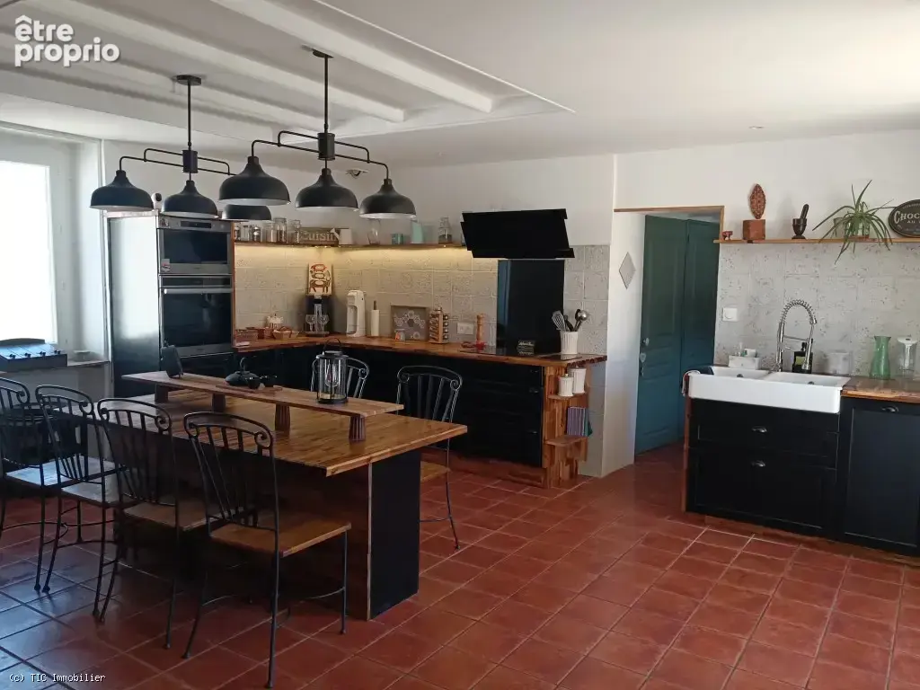 Belle Maison en Pierre avec Piscine, Dépendances et Jardin - photo 18