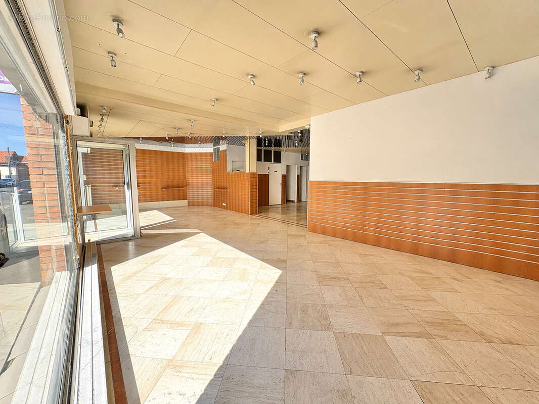 Local commerciale de 124m2 avec grande vitrine - photo 4