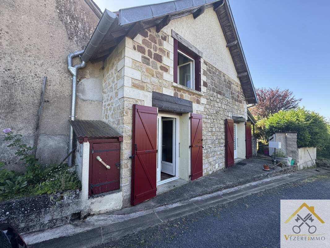 Maison à VARS-SUR-ROSEIX