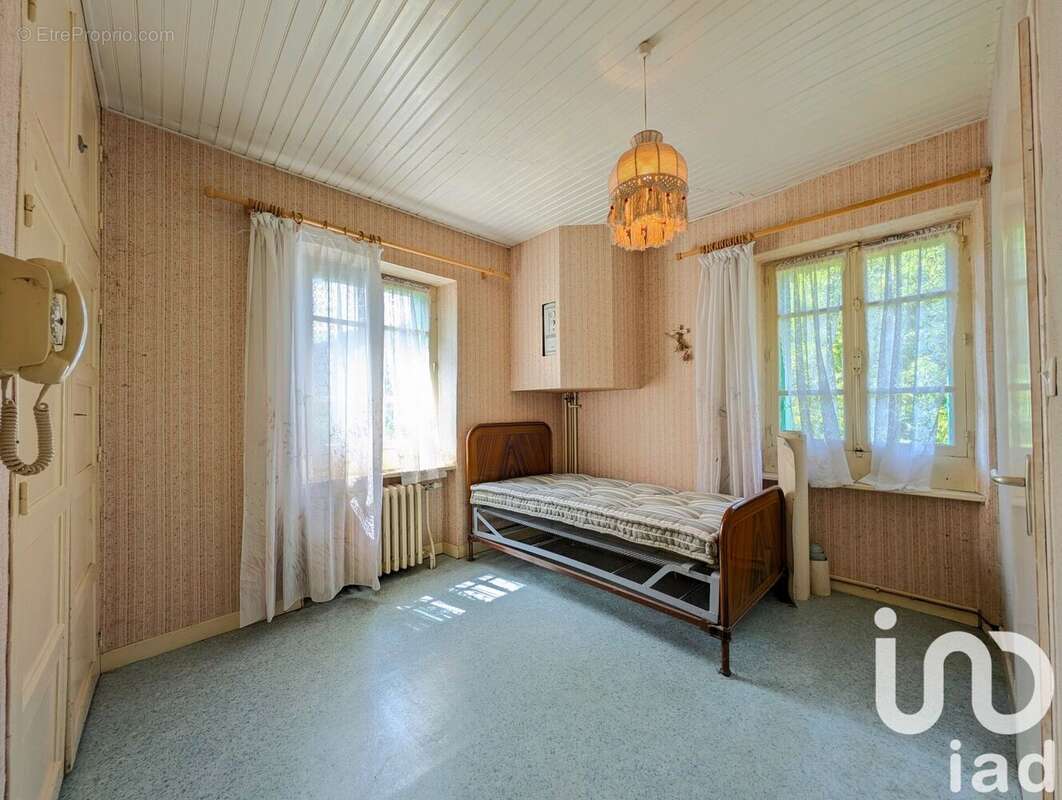 Photo 8 - Maison à SAINT-JULIEN-BOUTIERES