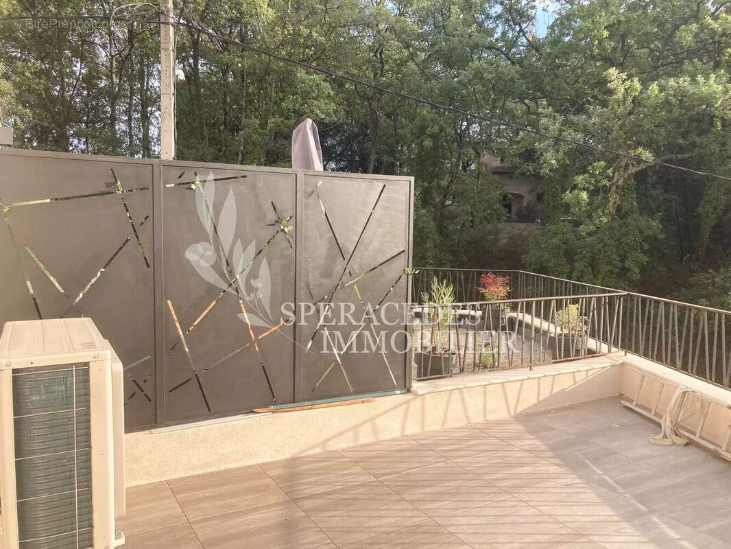 Appartement à SPERACEDES