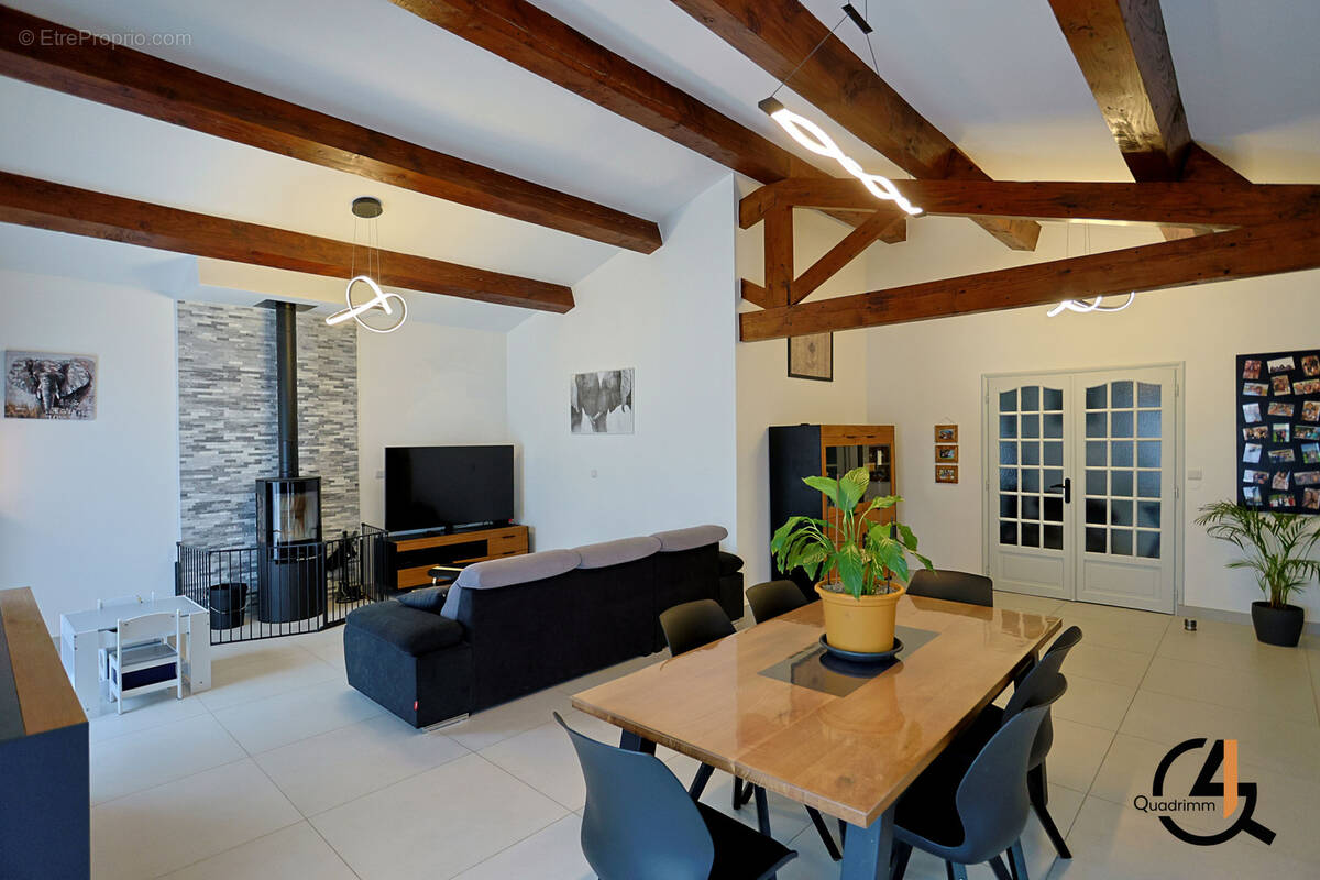 Appartement à RESTINCLIERES