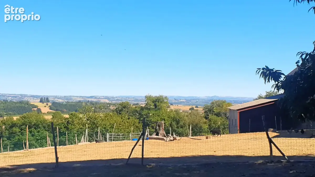 Propriété de caractère rénovée avec nombreuses dépendances, 1,9 ha de terrain. Idéal projet agricole ou touristique. - photo 21