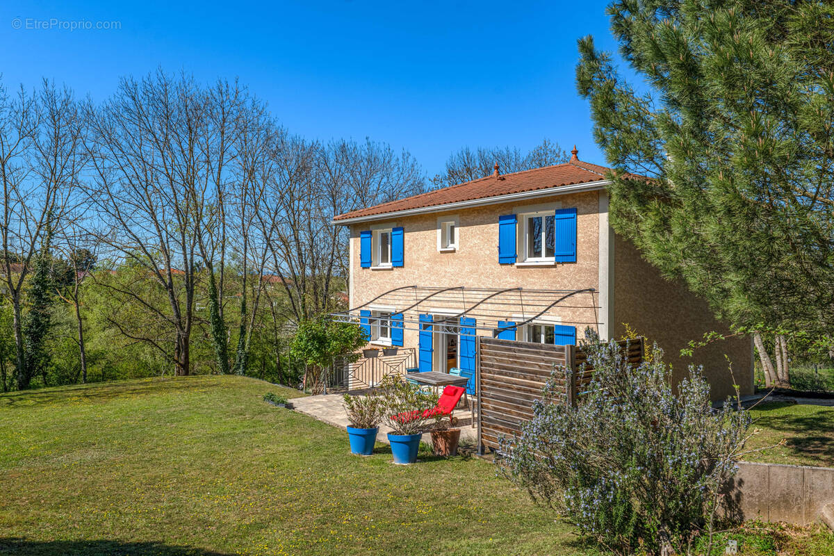 Maison à LA TOUR-DE-SALVAGNY