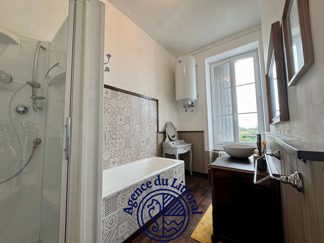 Maison à CORME-ROYAL