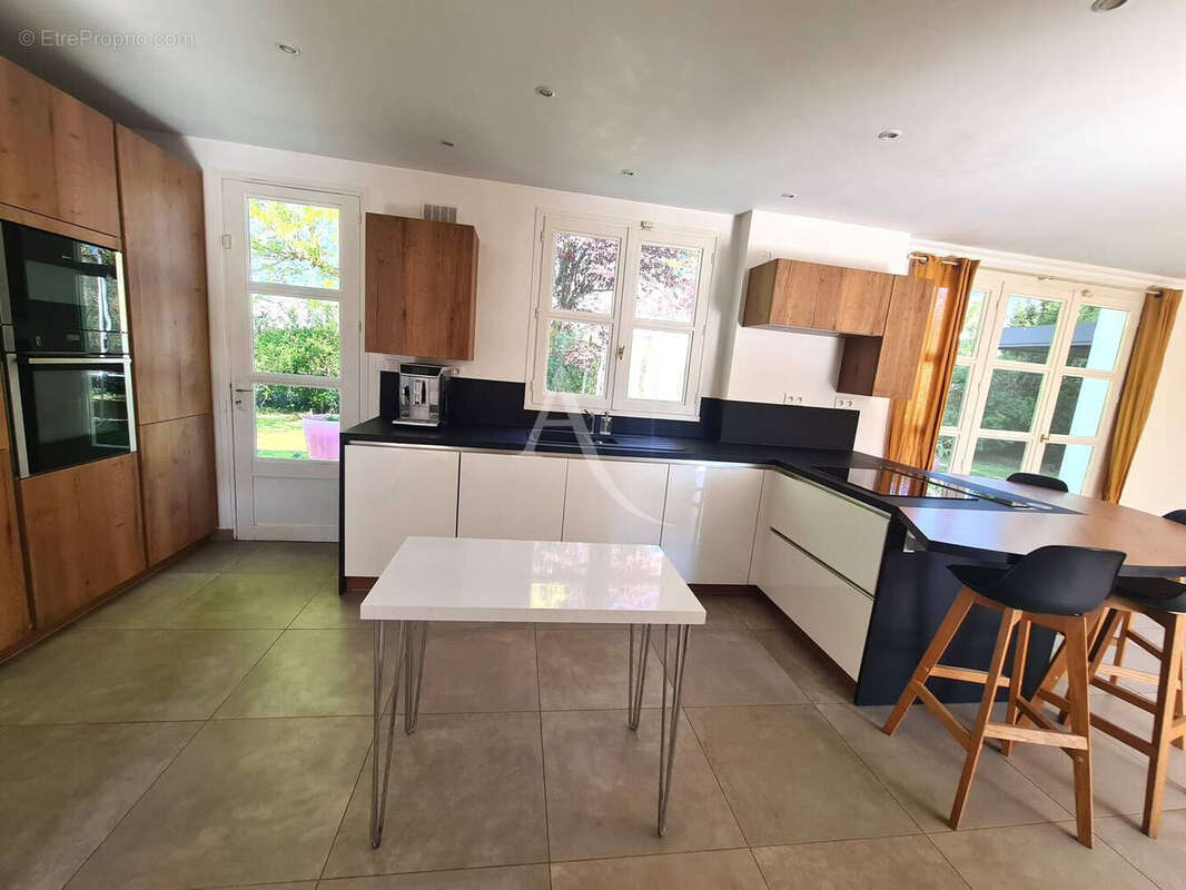 Maison Ozoir La Ferriere 6 pièce(s) 159.4 m2 - photo 2