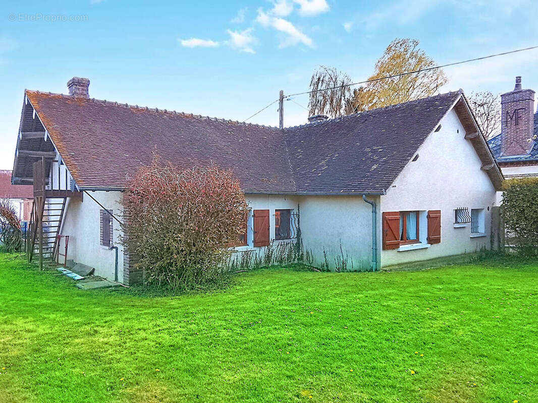 Maison à LIGNEROLLES