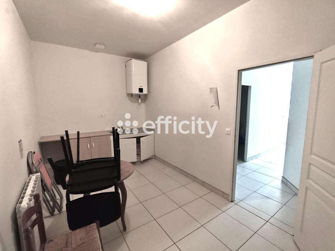 Commerce à TREMBLAY-LES-VILLAGES