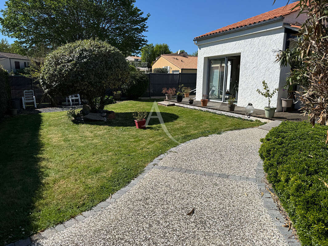 Maison à MOUTIERS-LES-MAUXFAITS