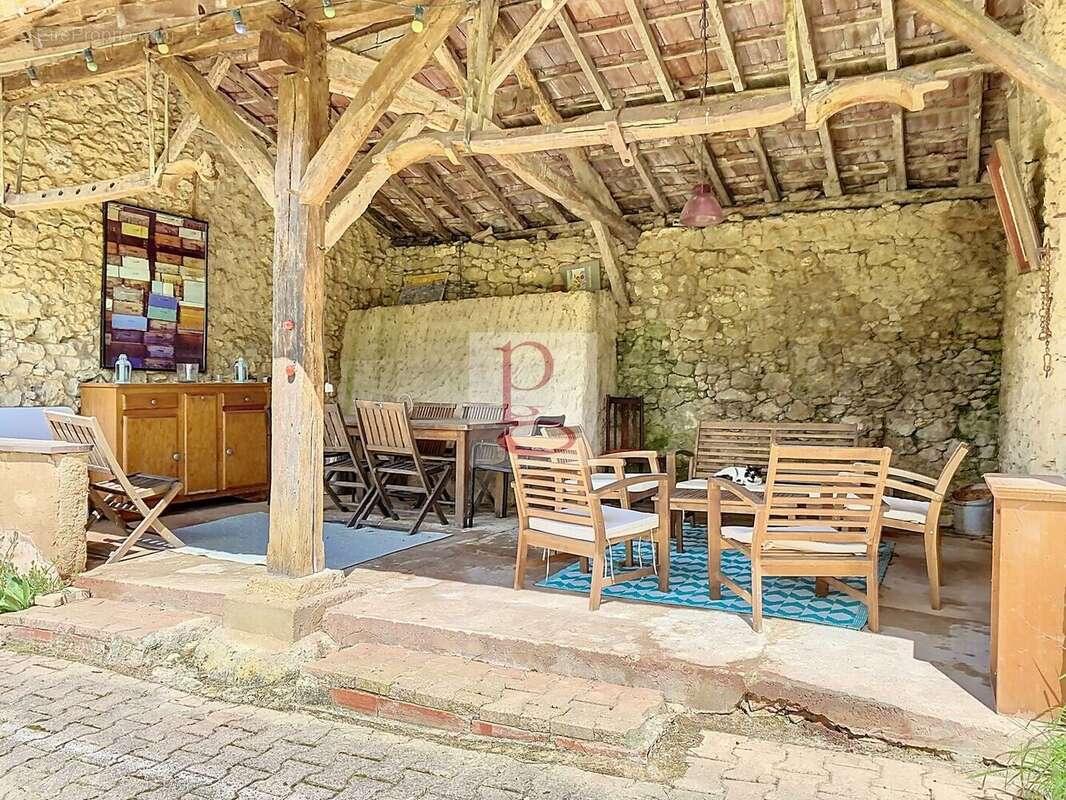 photo9689d9b1cf8e9f907d899636ffc6a871 - Maison à FLEURANCE