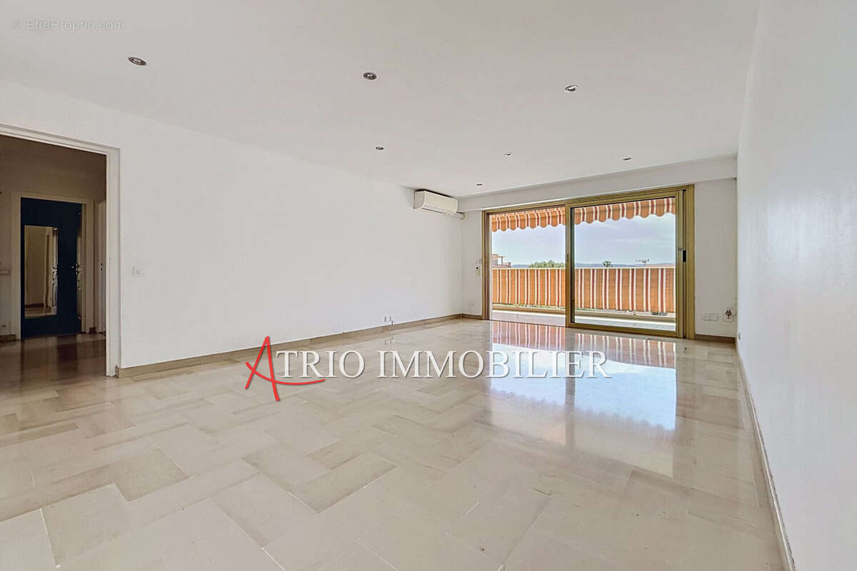 Appartement à SAINT-LAURENT-DU-VAR