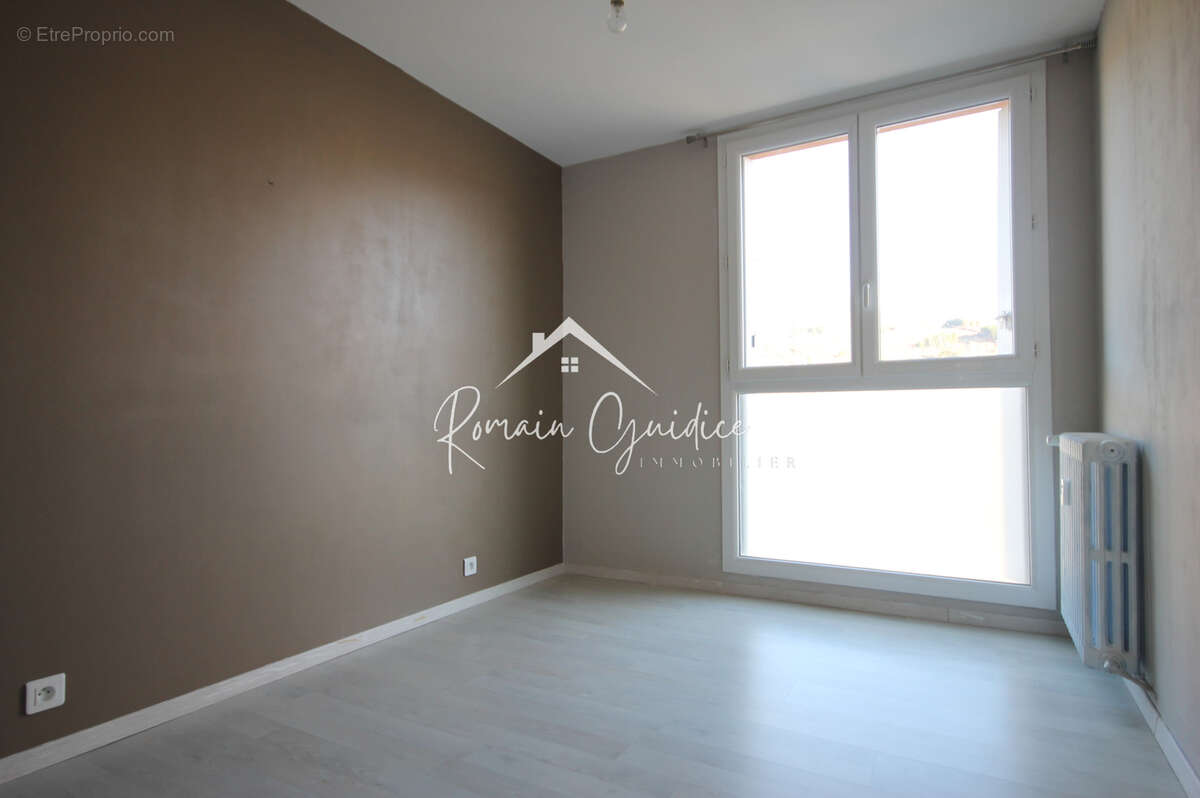 Appartement type 3 de 71 m2 avec balcon et places de parking - photo 9
