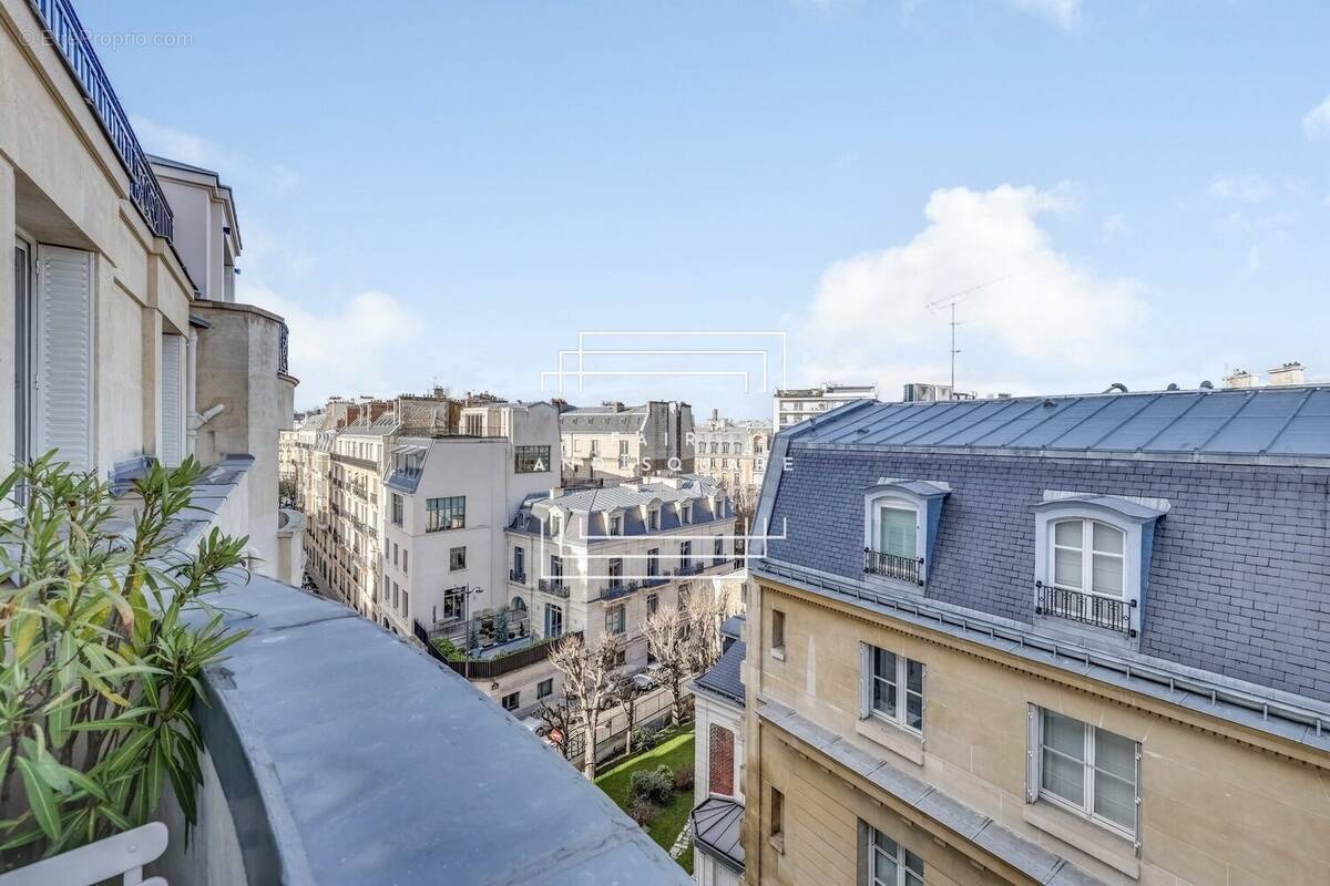 Appartement à PARIS-16E