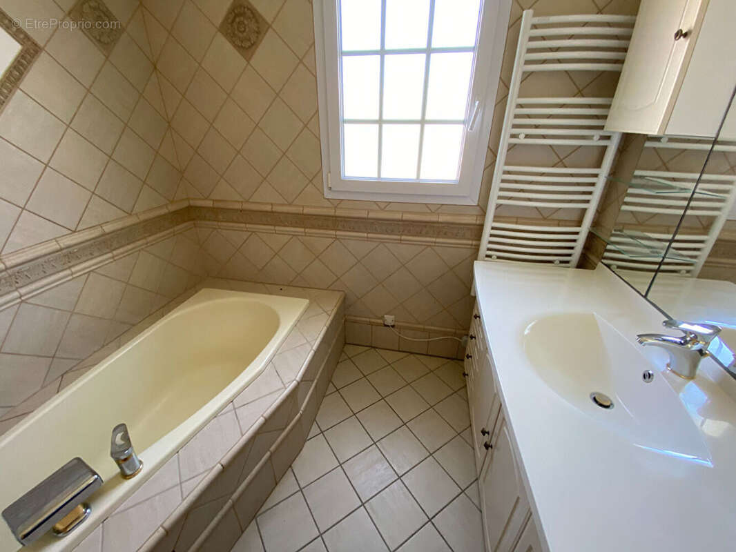 Maison à LA BREE-LES-BAINS