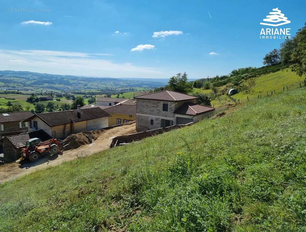Terrain à SAINT-SYMPHORIEN-SUR-COISE