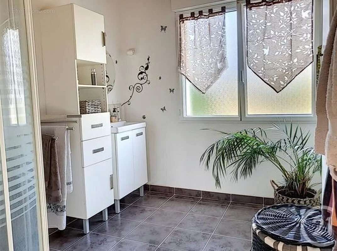 Maison à DORMELLES