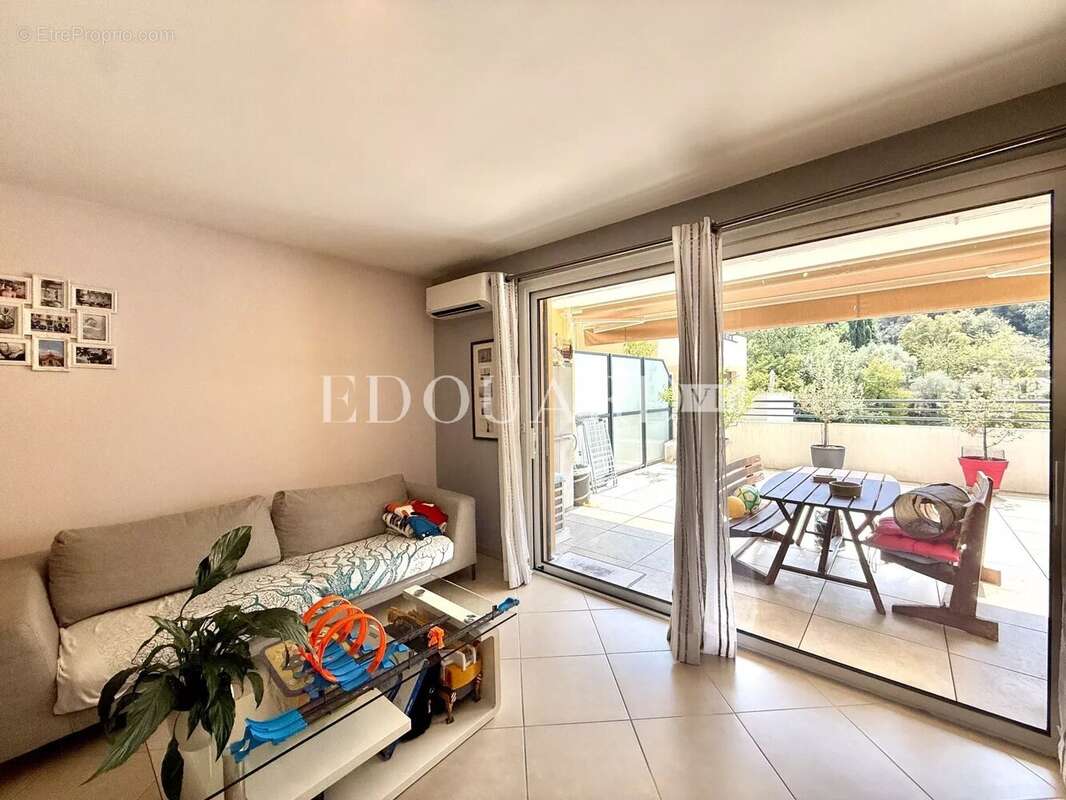 Bel trois pièces en excellent état dans résidence moderne avec piscine et performante sur le plan énergétique - photo 5