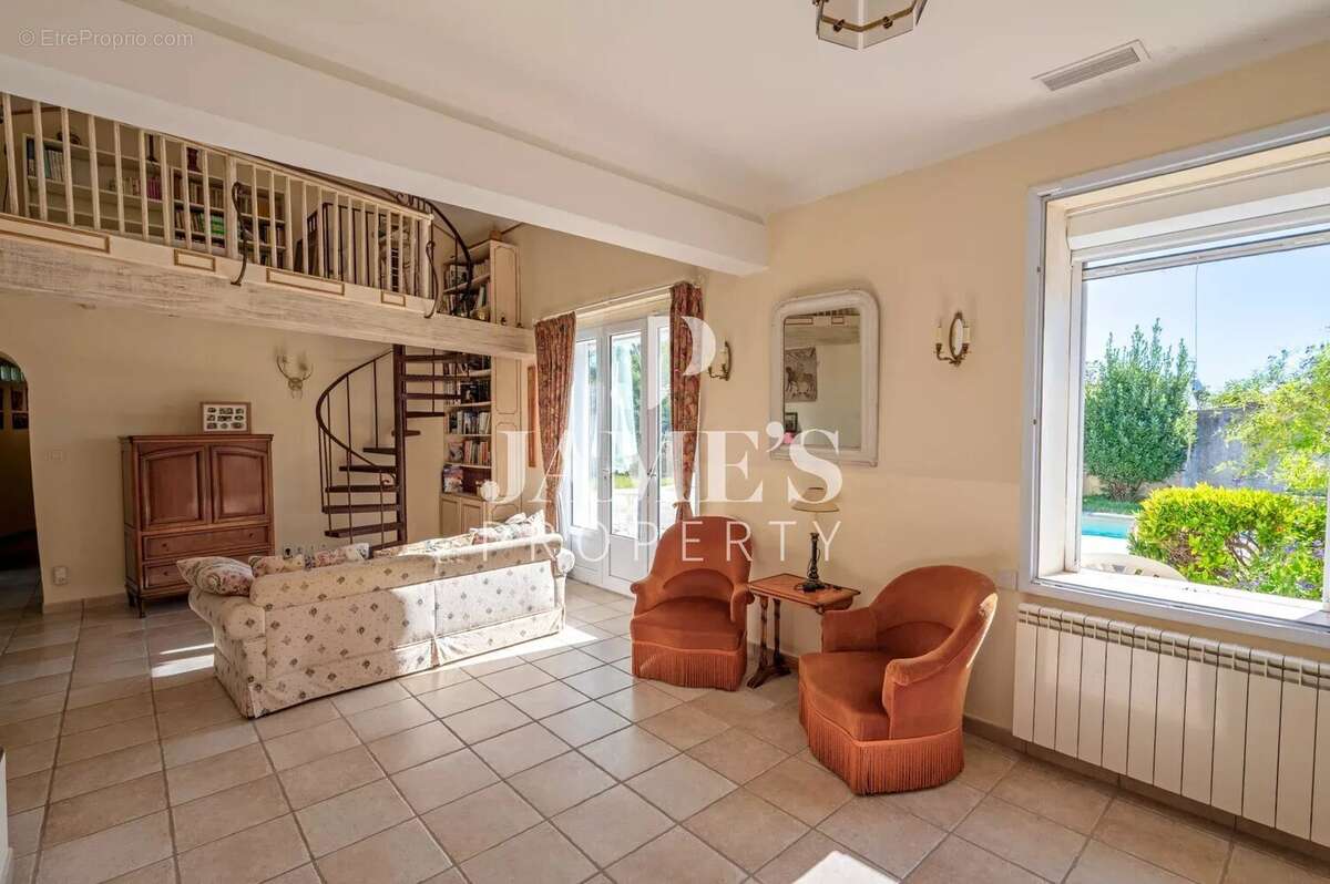 Maison à FONTVIEILLE