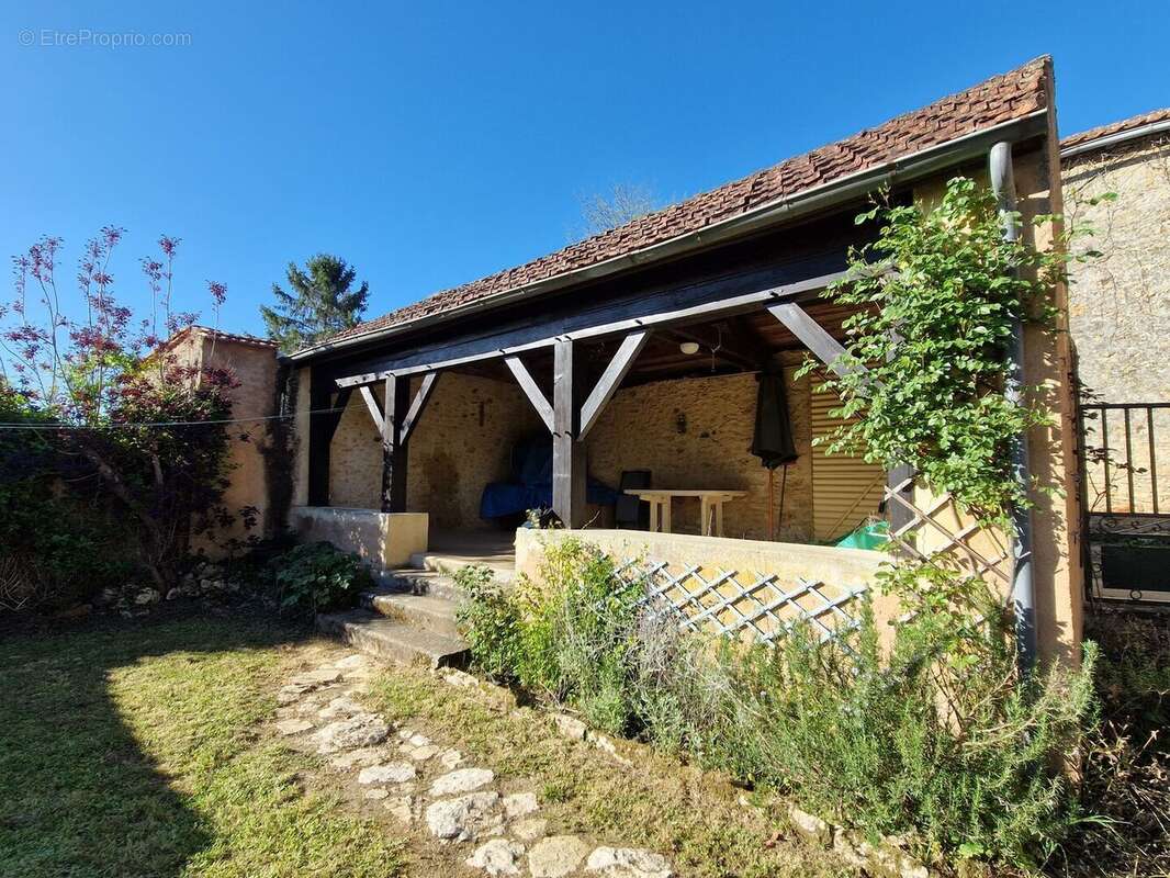 Maison de caractère en pierres avec jardin et dépendance - photo 5