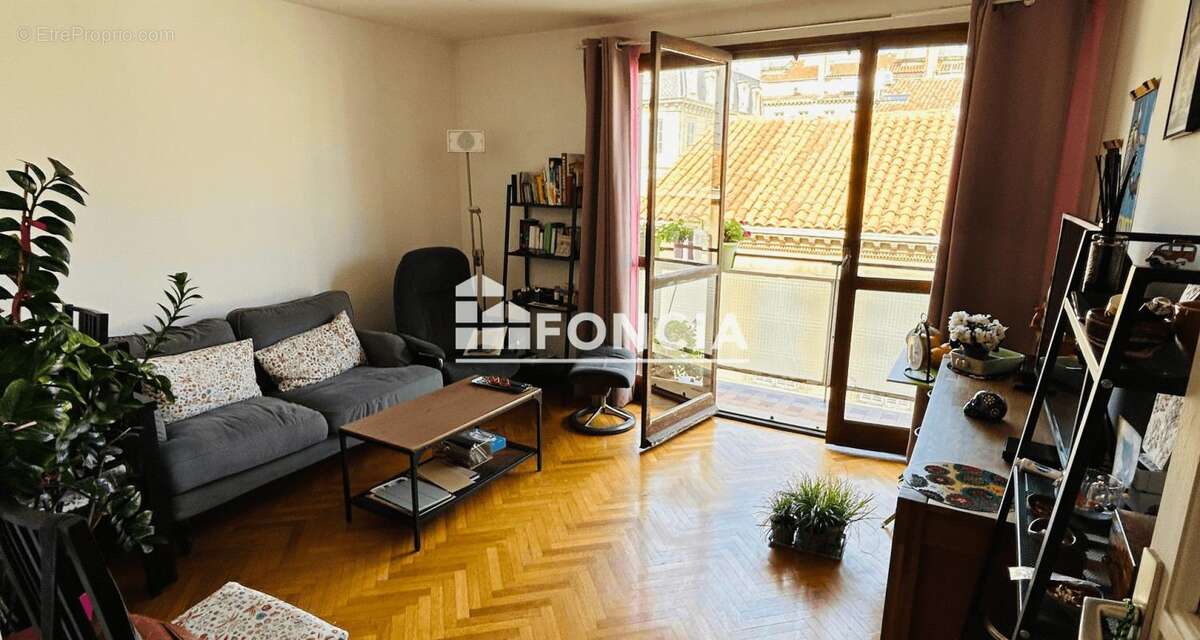 Appartement à MARSEILLE-6E