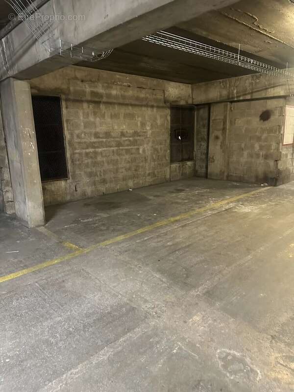 Parking à PARIS-19E