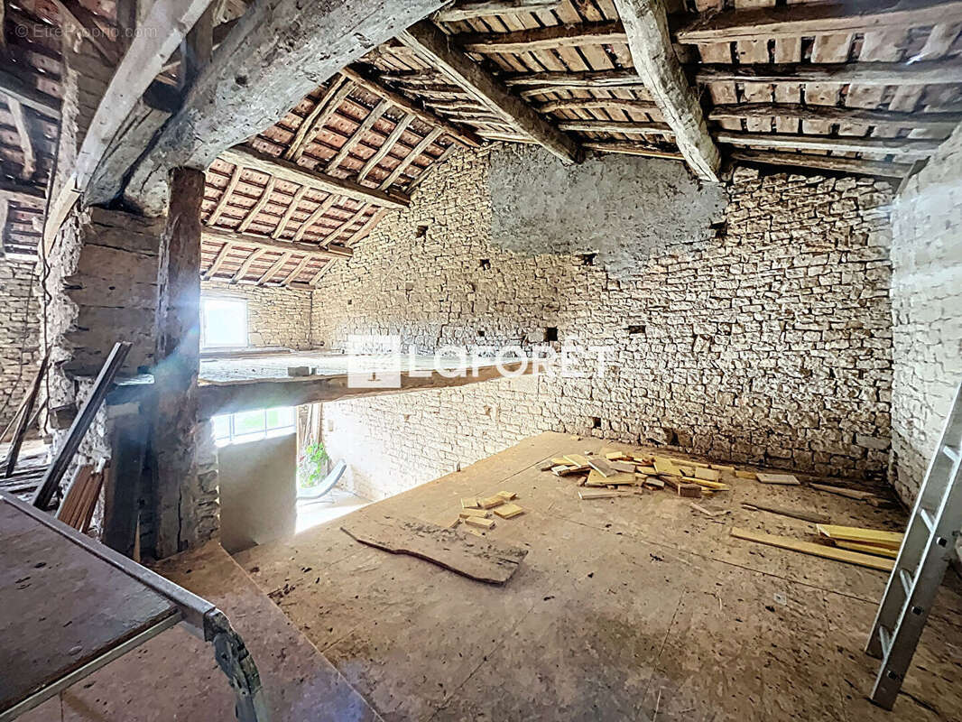 Maison à SAINT-JULIEN