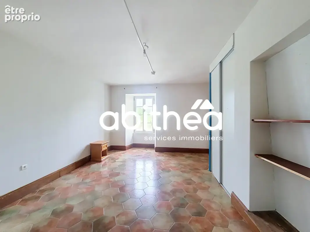 Demeure  707m2  11 chambres suites  chai  dependances  5.5 ha2 - photo 11