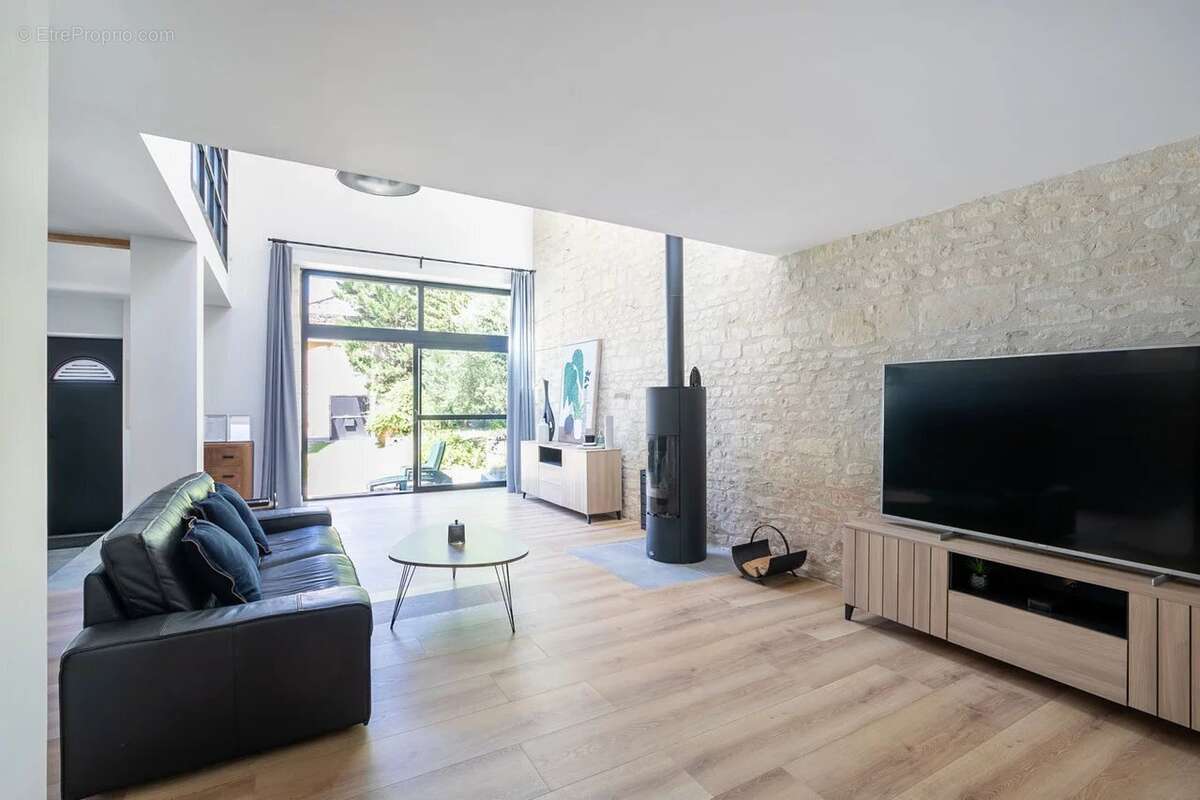 À découvrir – Maison en pierre rénovée à Ranton - photo 5