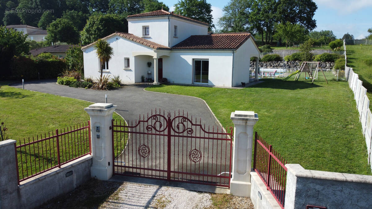 Maison à LAUGNAC