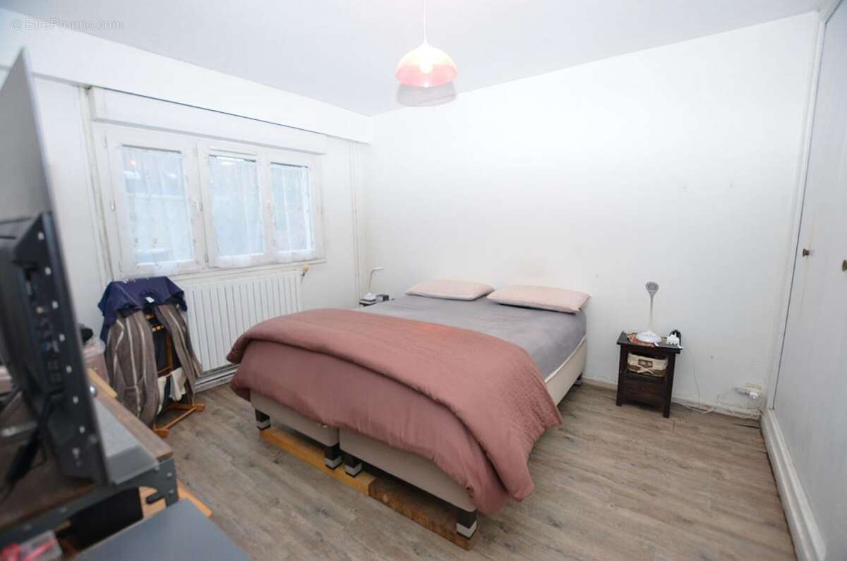 Maison à SAINTE-GENEVIEVE-DES-BOIS