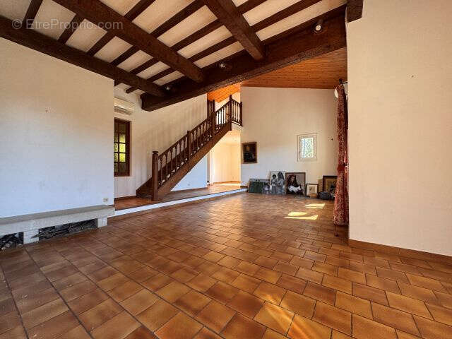 Maison à LA TOUR-D'AIGUES