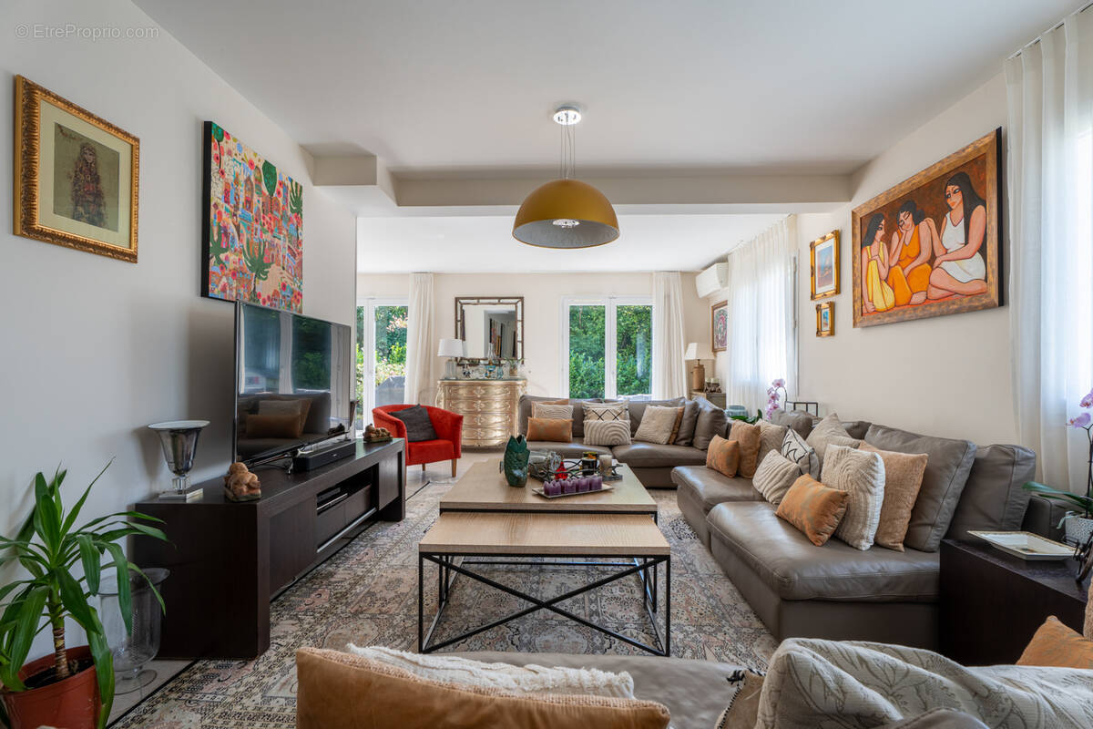 Maison à PREVESSIN-MOENS