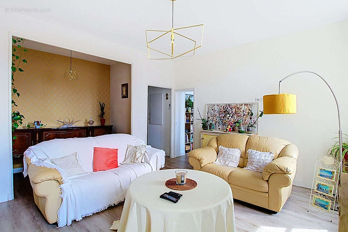 A vendre en exclusivité draguignan superbe appartement t3 spacieux de 100 m² en centre ville - photo 3