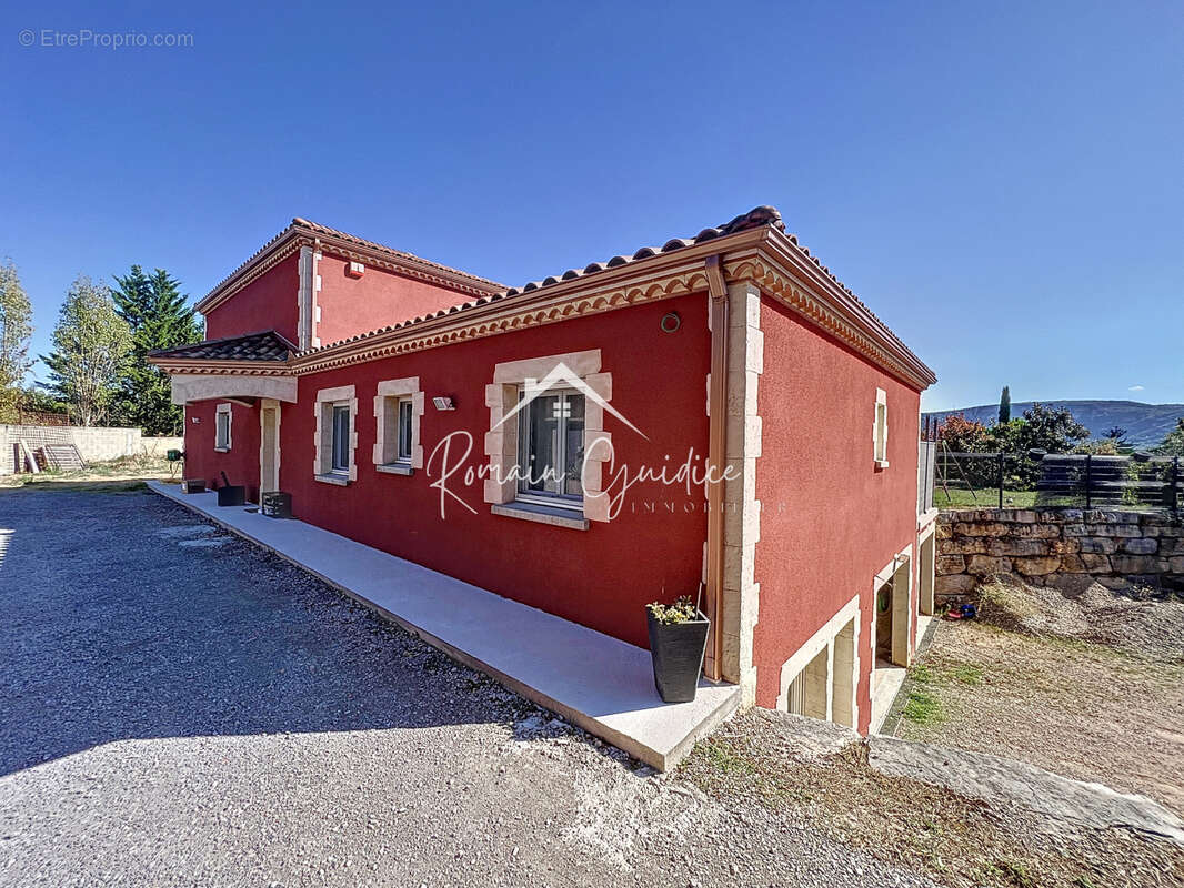 Villa type 6 de 199 m2 sur son terrain de 2122 m2 - photo 3