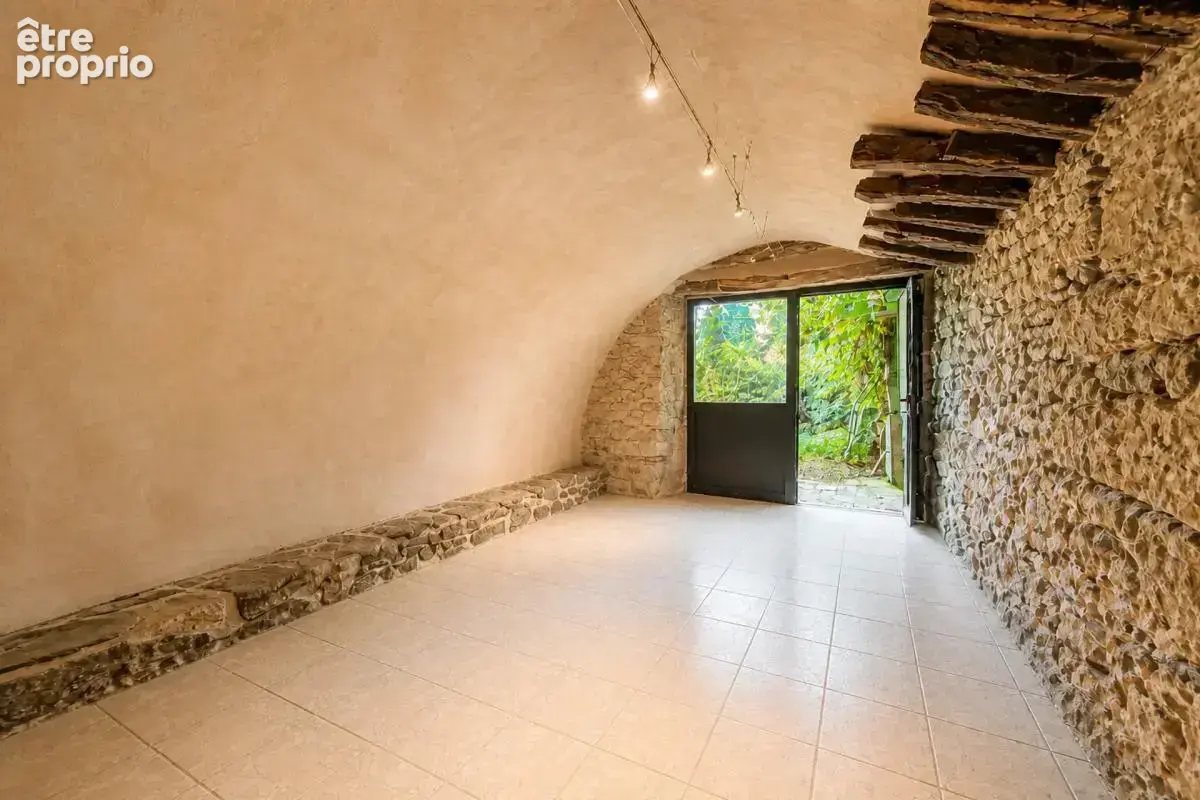Maison de 11 pièces de 185 m² + 335 m2 de dépendance à La Tieule - photo 17