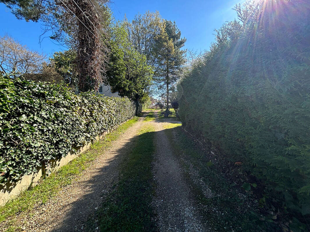 Appartement à L'HAY-LES-ROSES