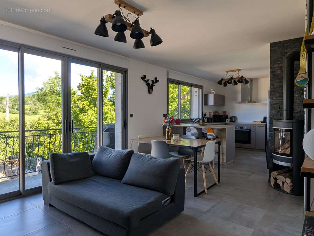 Maison à CHAZEY-BONS
