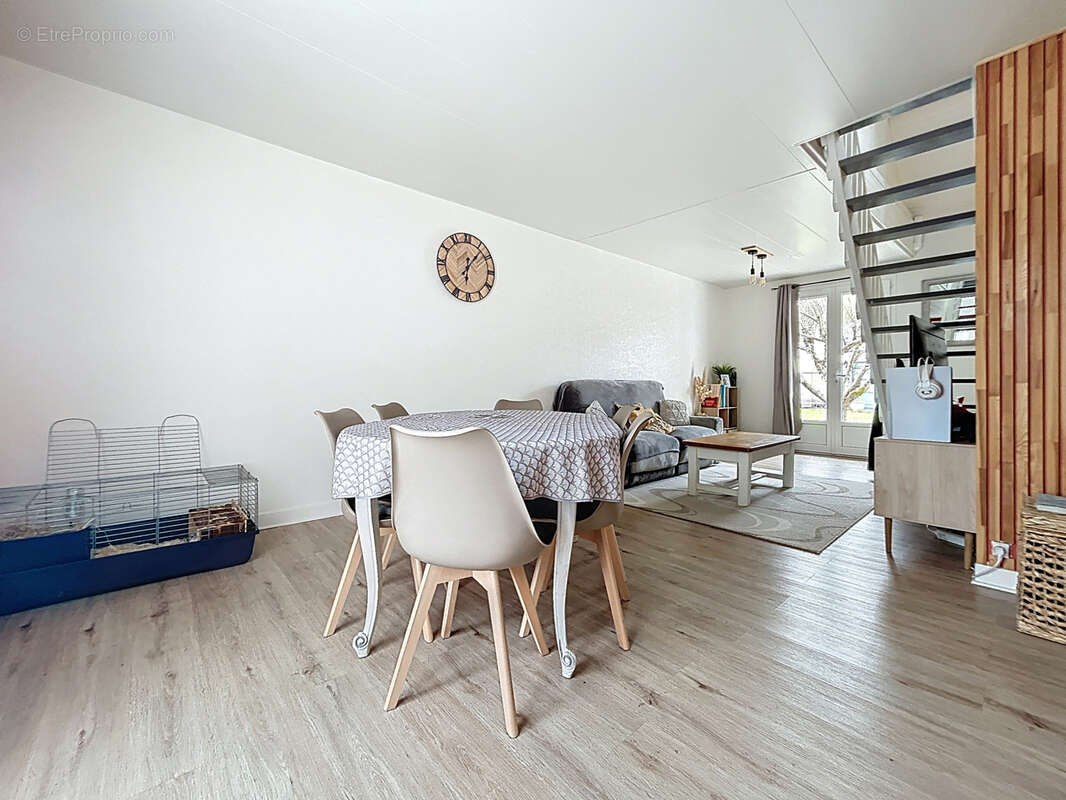 Maison à SAINT-PANTALEON-DE-LARCHE