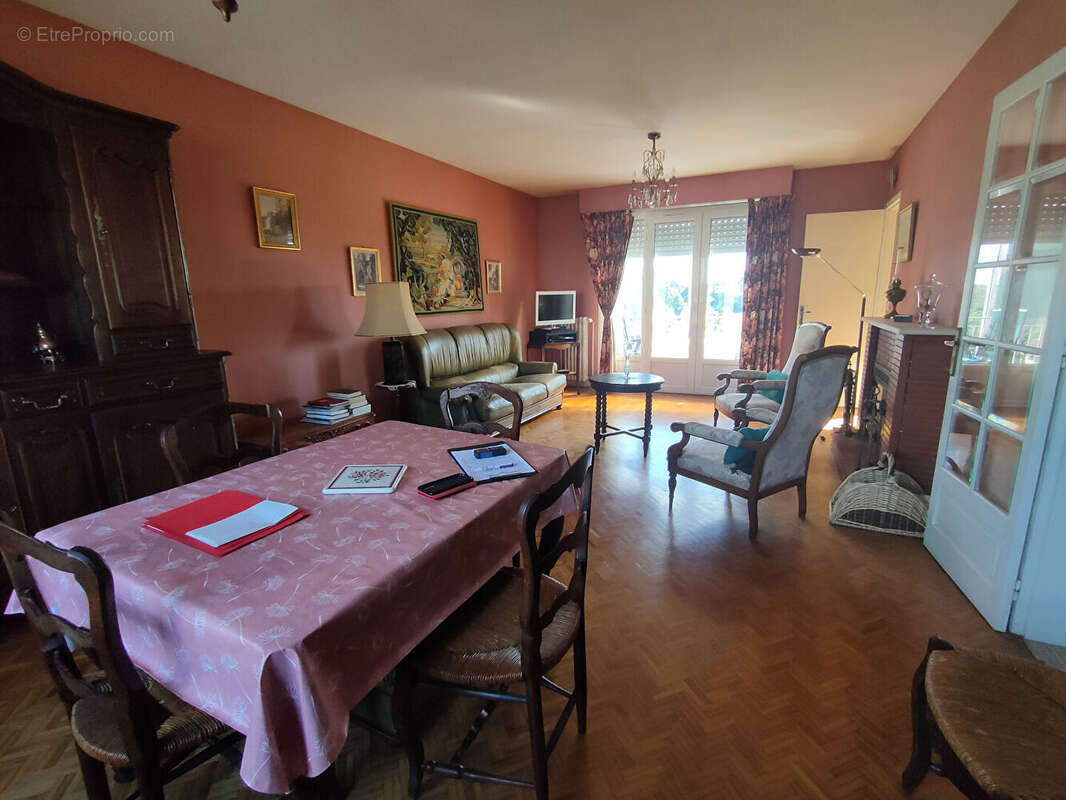 Maison à CHALUS