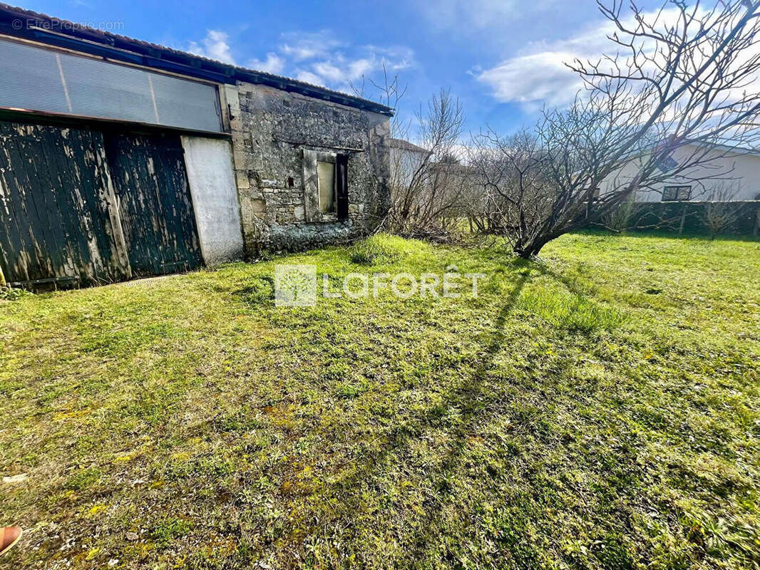 GRANGE à Cussac Fort Médoc 79 m2 - photo 2