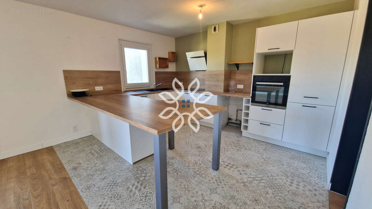 BEL APPARTEMENT F4 entièrement rénové avec GARAGE. - photo 2
