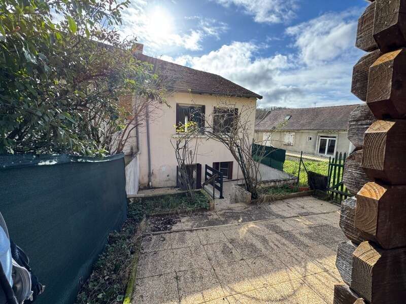 Maison à TERRASSON-LAVILLEDIEU