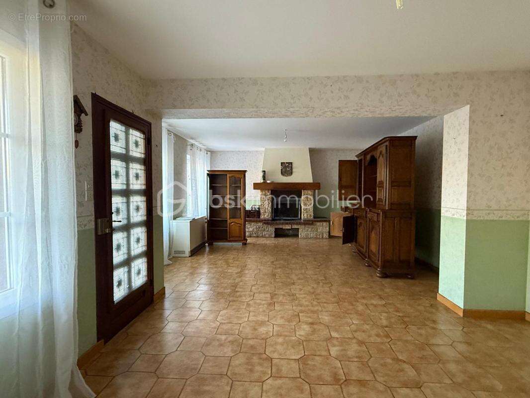 Maison à SAINT-VINCENT-DU-LOROUER