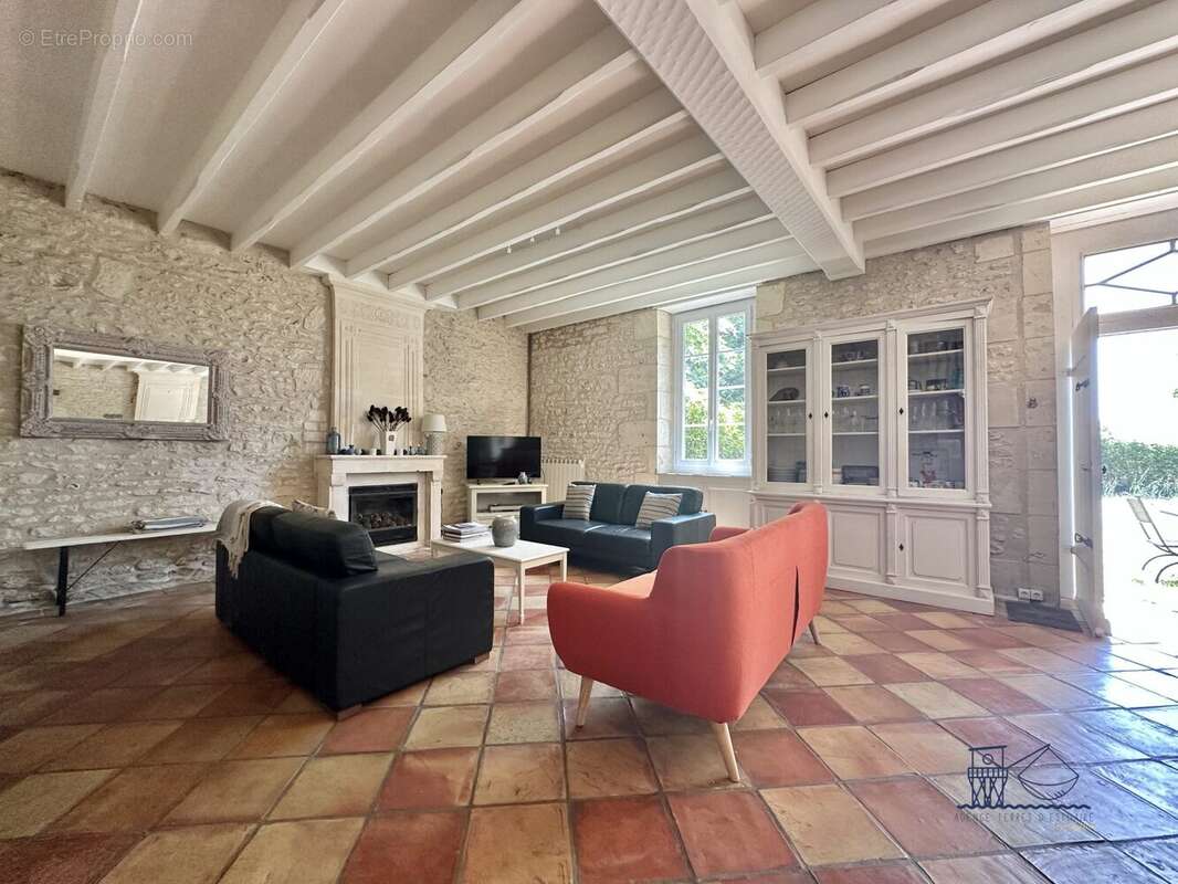 Maison 211 m² à Mortagne-Sur-Gironde  - photo 9