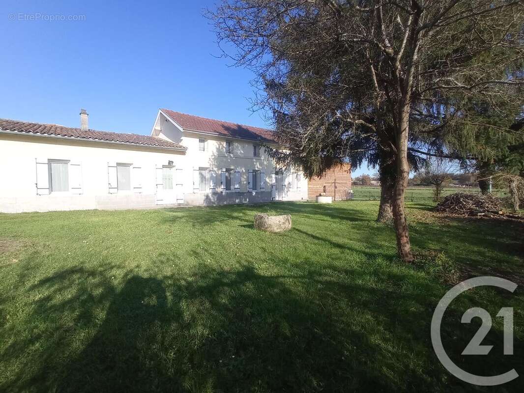 Maison à SAVIGNAC-DE-L&#039;ISLE