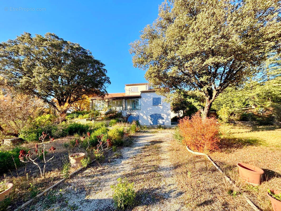 Maison à SAINT-PANTALEON-LES-VIGNES