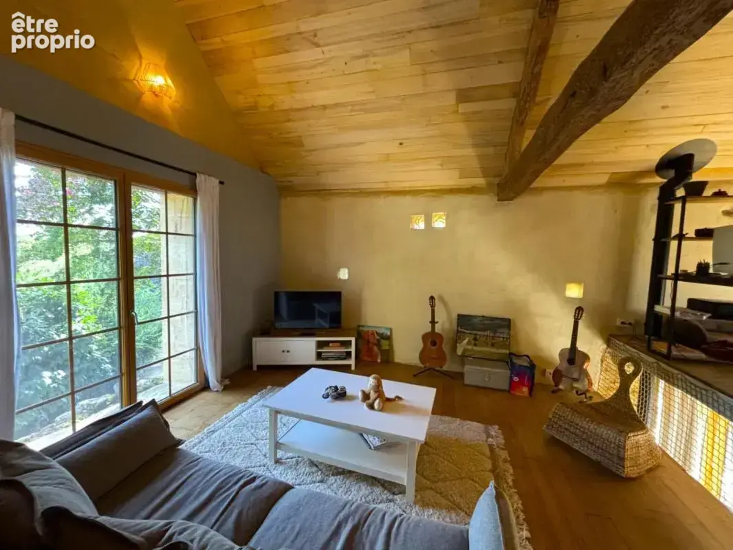 Propriété en pierre rénovée avec maison, 3 gîtes, bassin de détente et fort potentiel locatif – Périgord Noir - photo 3