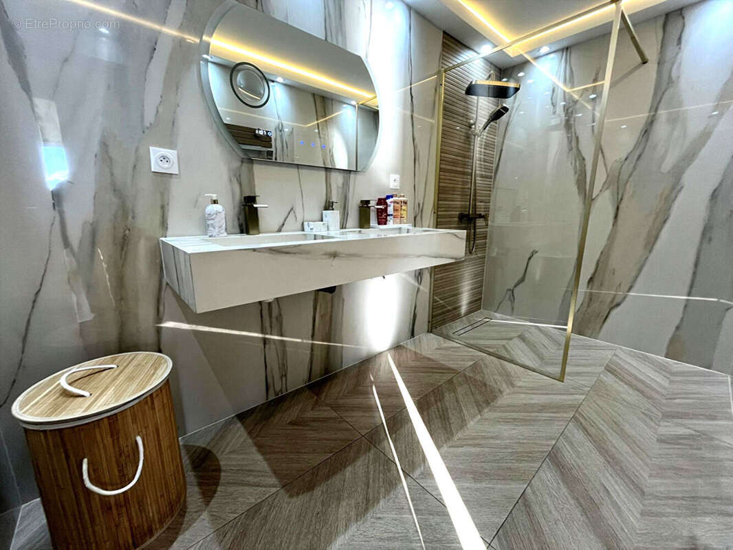 Appartement à VILLENEUVE-LOUBET