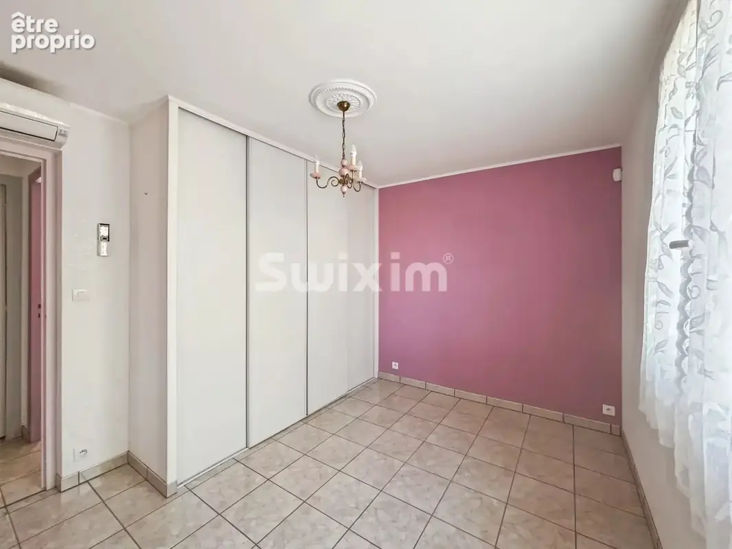 Maison de plain-pied avec jardin arboré - photo 11