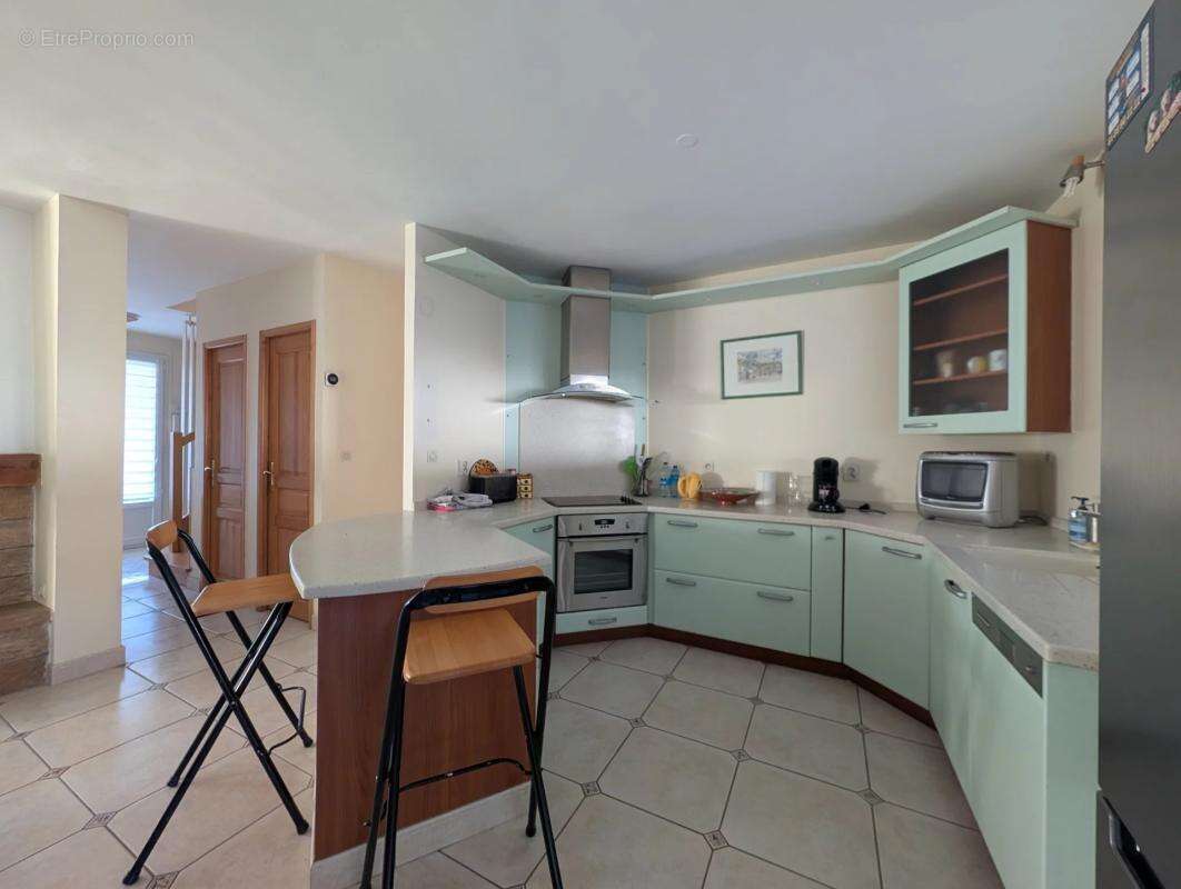 Maison à LES CLAYES-SOUS-BOIS